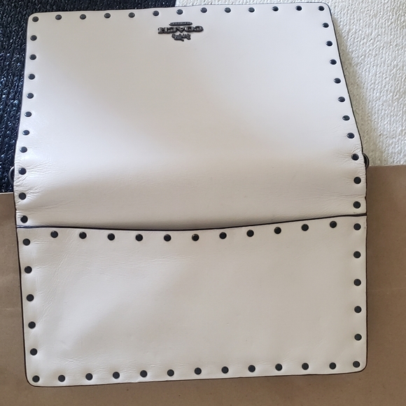 💫Hayden Foldover Crossbody Clutch With Rivets. - Picture 13 of 13